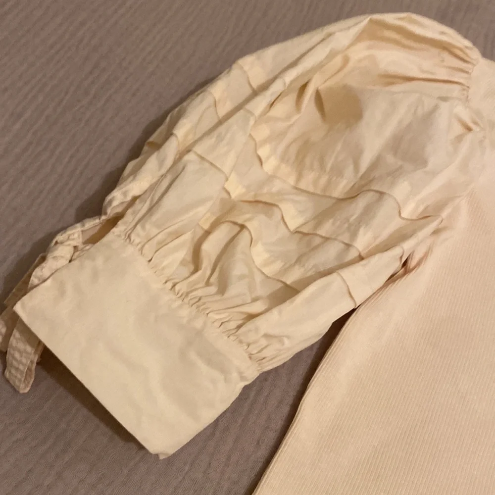 Ulla Johnson Pia Melange Rib-Knit Top Cream Buttoned V-Neck Blouse. Size M